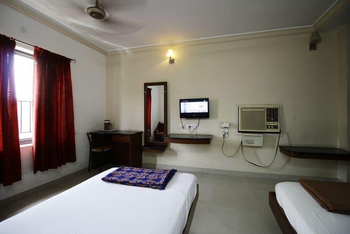 Hotel Adithya Chennai Exteriör bild