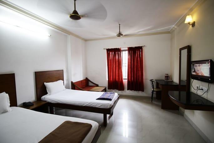 Hotel Adithya Chennai Exteriör bild