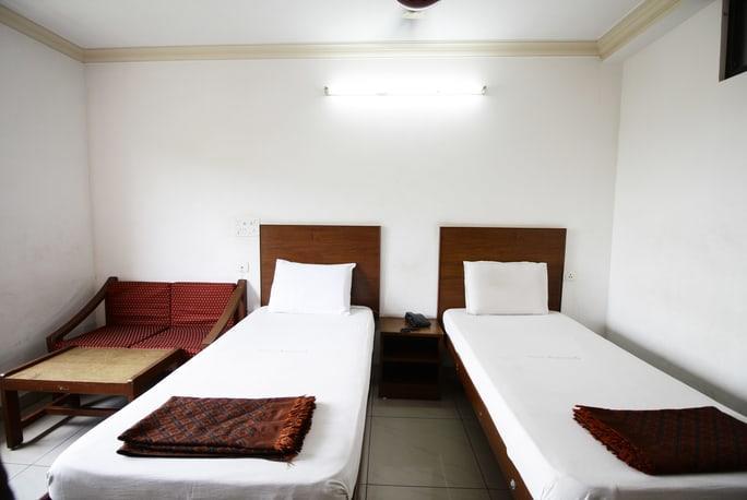 Hotel Adithya Chennai Exteriör bild