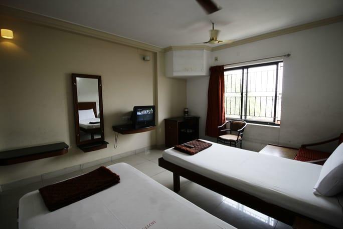 Hotel Adithya Chennai Exteriör bild