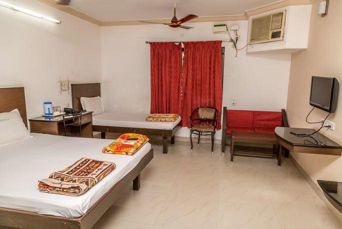 Hotel Adithya Chennai Exteriör bild
