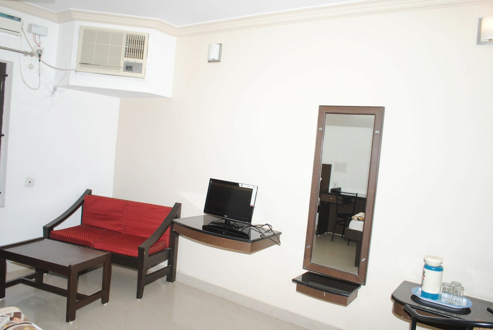 Hotel Adithya Chennai Exteriör bild