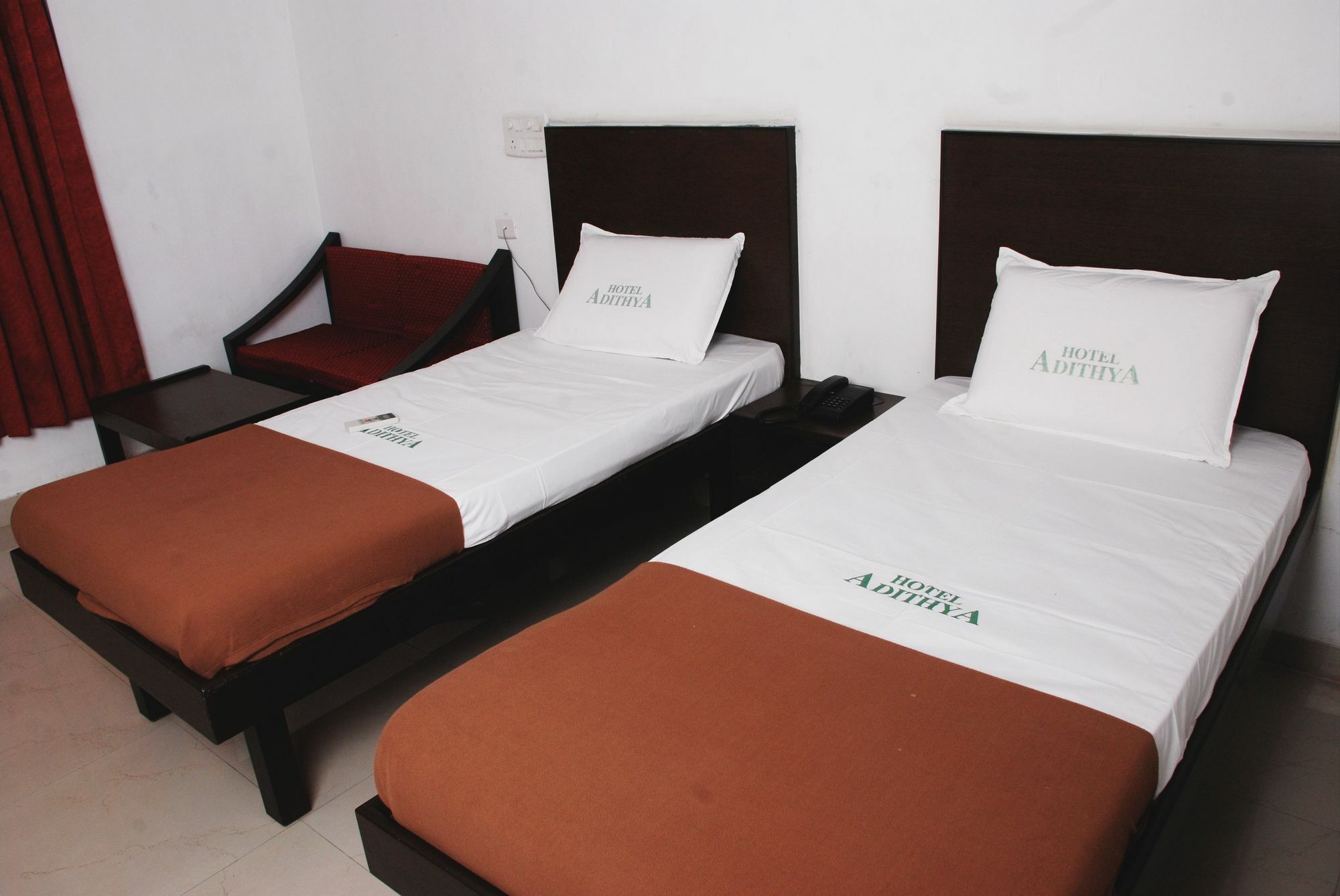 Hotel Adithya Chennai Exteriör bild